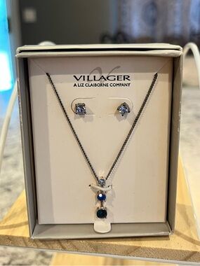 Blue Crystal Pendant Necklace & Stud Earring Set